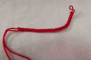 红绳的寓意(红绳的寓意和象征)